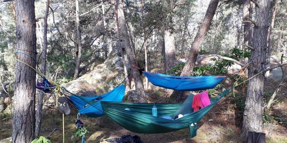 Nuit en hamac en forêt et à sac à dos